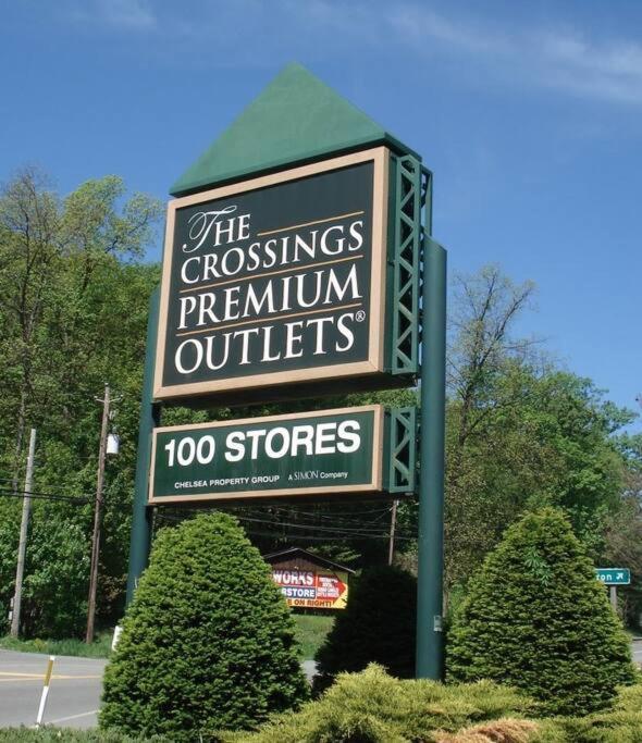 The Outpost Camelback Walk To Ski, Swim, And Fun! * Tannersville
