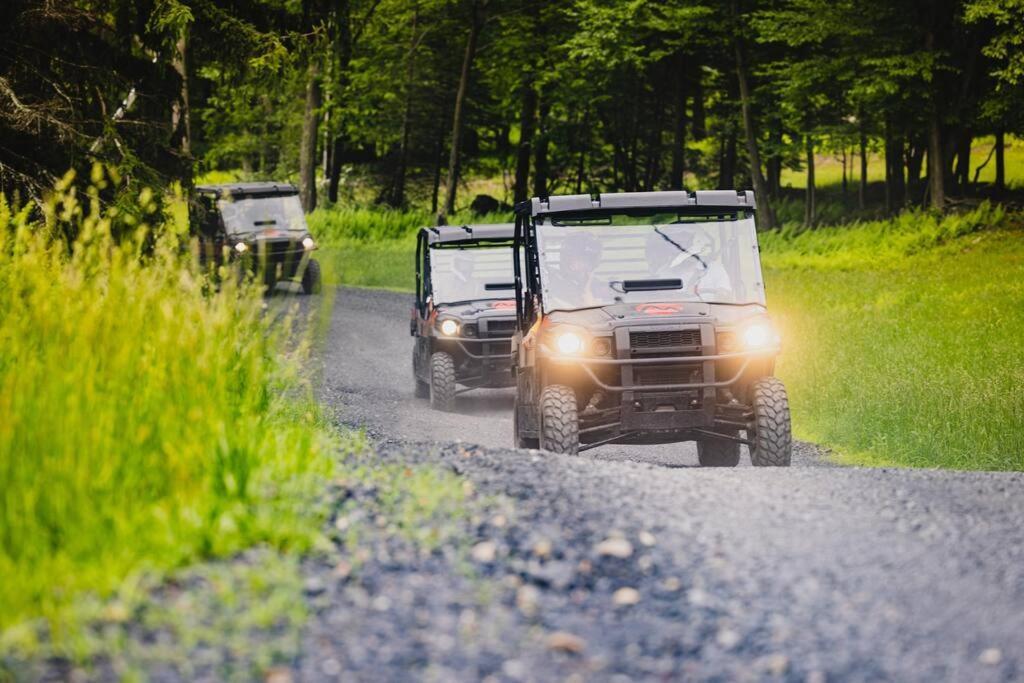 The Outpost Camelback Walk To Ski, Swim, And Fun! * Tannersville